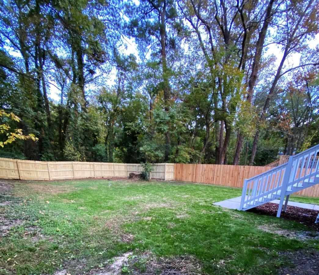 Modern 3-Bedroom, Big Fence Yard, Pets Stay Free Дарем Екстер'єр фото