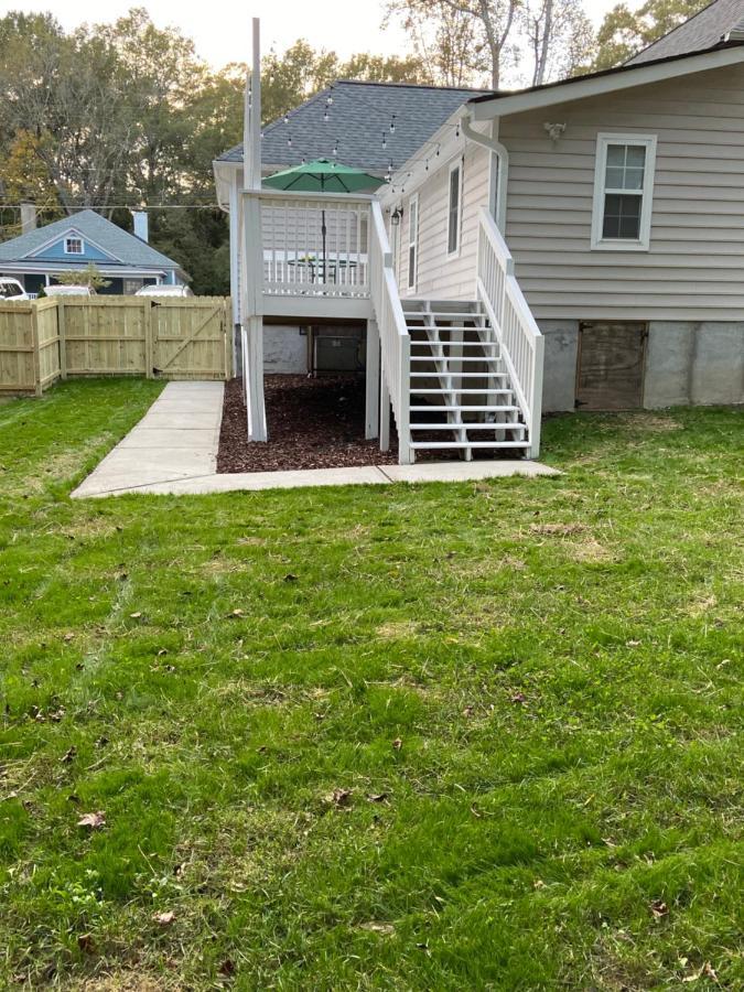 Modern 3-Bedroom, Big Fence Yard, Pets Stay Free Дарем Екстер'єр фото